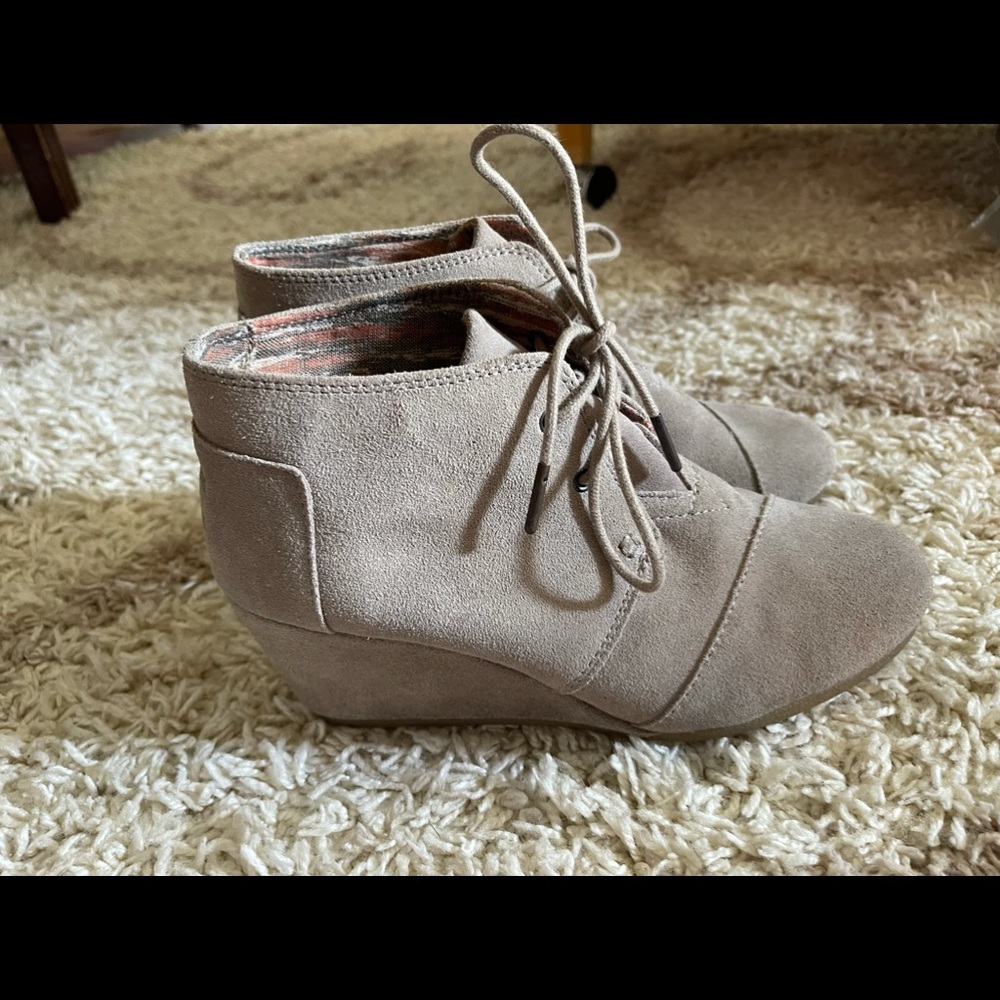 Tan toms